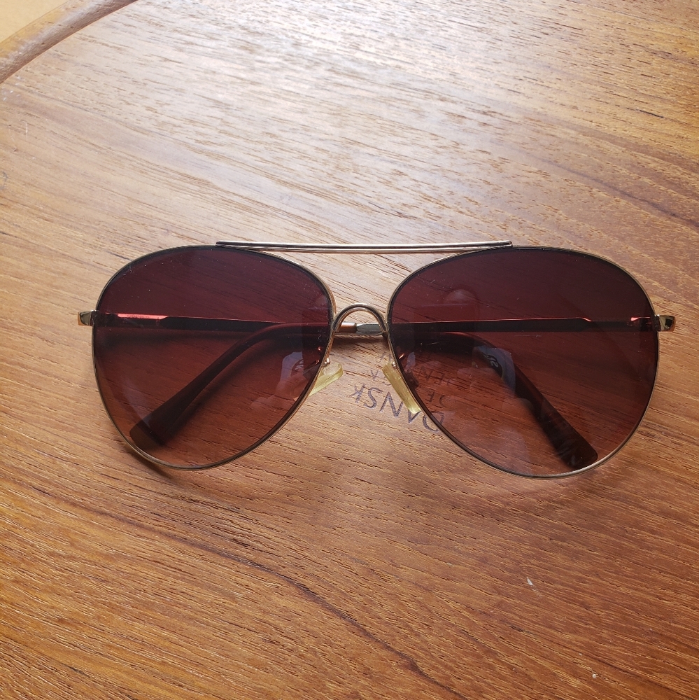 Steve Madden, women's aviators, brown oak colored lenses and gold frames.